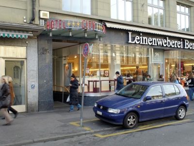 Am Bahnhof 3*