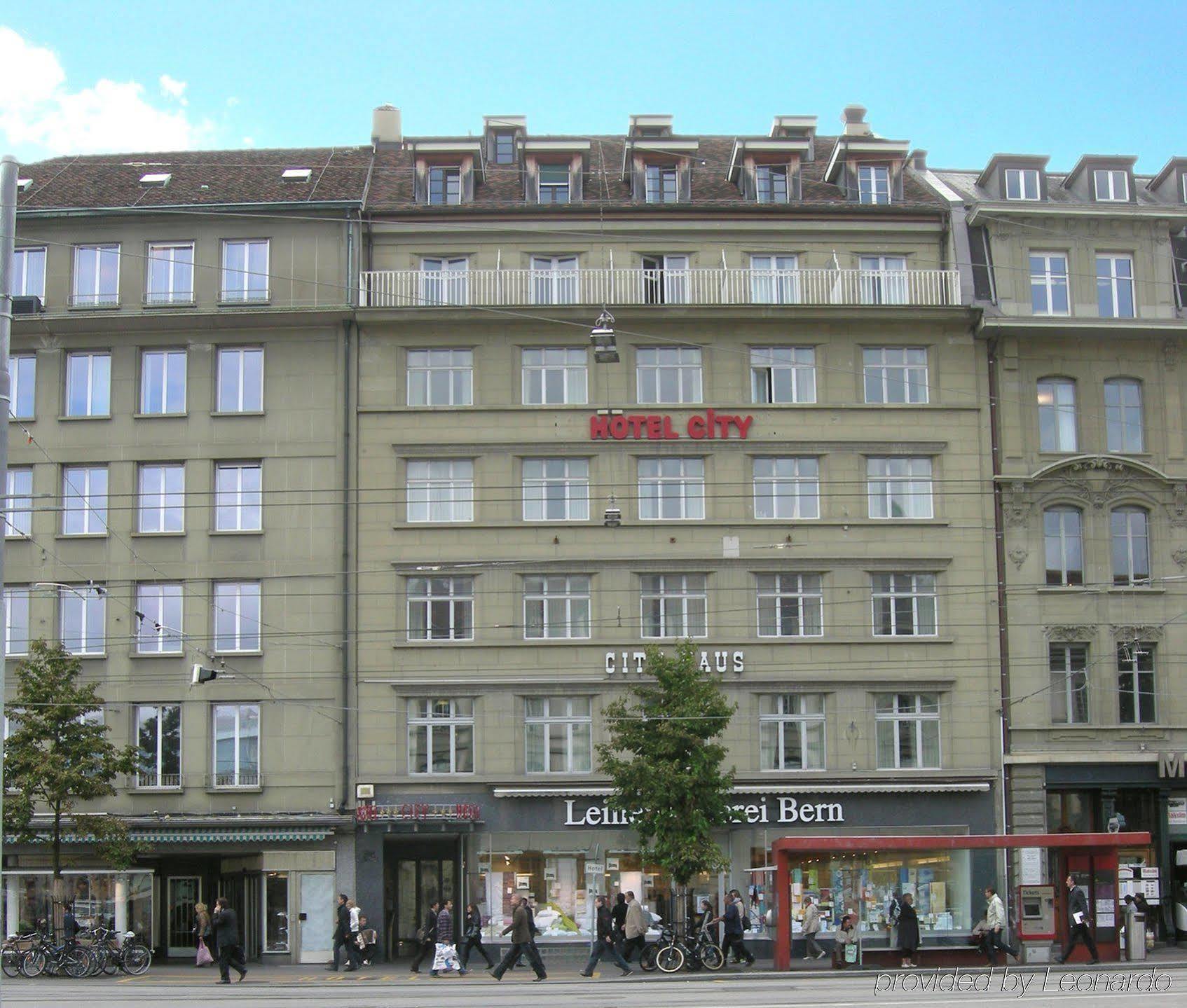 Am Bahnhof